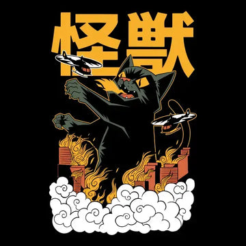 Eine riesige, schwarze Katze als Kaiju-Monster zerstört eine Stadt und spuckt Feuer, während sie von Hubschraubern angegriffen wird. Im Hintergrund stehen japanische Schriftzeichen für „Kaiju“.