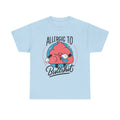Hellblaues T-Shirt mit Front Print und dem Statement „Allergic to bullshit“ im Antisocial-Retro-Stil