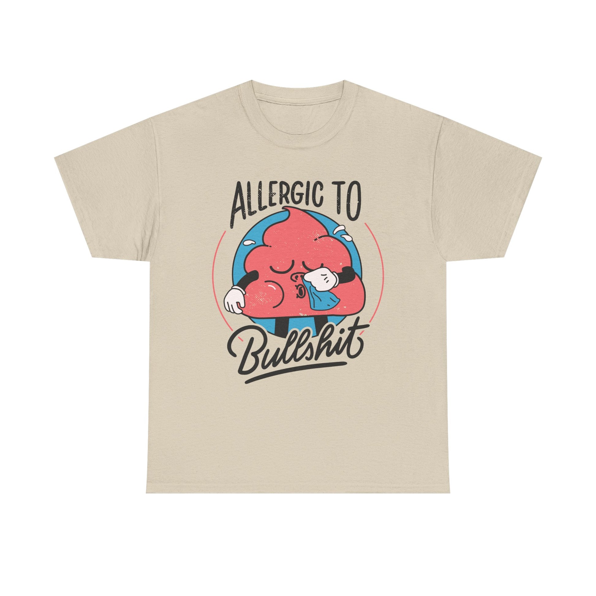 Sandfarbenes T-Shirt mit Front Print und dem Statement „Allergic to bullshit“ im Antisocial-Retro-Stil
