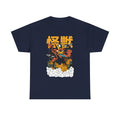 Marineblaues T-Shirt mit Kaiju-Dämon auf der Front: Ein feuerspeiendes Baphozilla-Monster mit goldenen Augen, Hörnern und einer Stadt in Flammen unter sich. Umrahmt von stilisierten Wolken und japanischen Schriftzeichen – ein apokalyptisches Fantasy-Motiv.