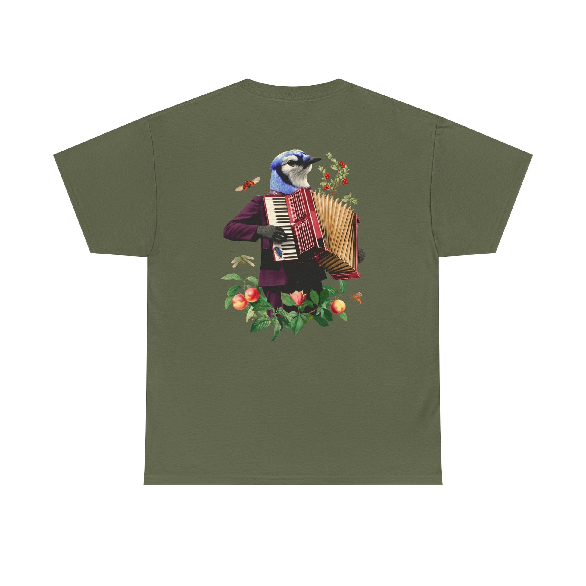 Militärgrünes T-Shirt mit Back Print einer Animal-Human-Collage mit Akkordeon spielendem Vogel