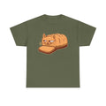 Militärgrünes T-Shirt mit ikonischem Meme-Motiv: BreadCat – eine faule Katze im Brotdesign, ideal für humorvolle Outfits mit Nerd-Faktor.