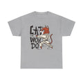 Graues T-Shirt mit cooler Karatekatze, die gerade zuschlägt – darunter das Wortspiel „Cat Won Do“. Originelles Geschenk für Kampfsportfans mit Katzenhumor und stylischem Geschmack.