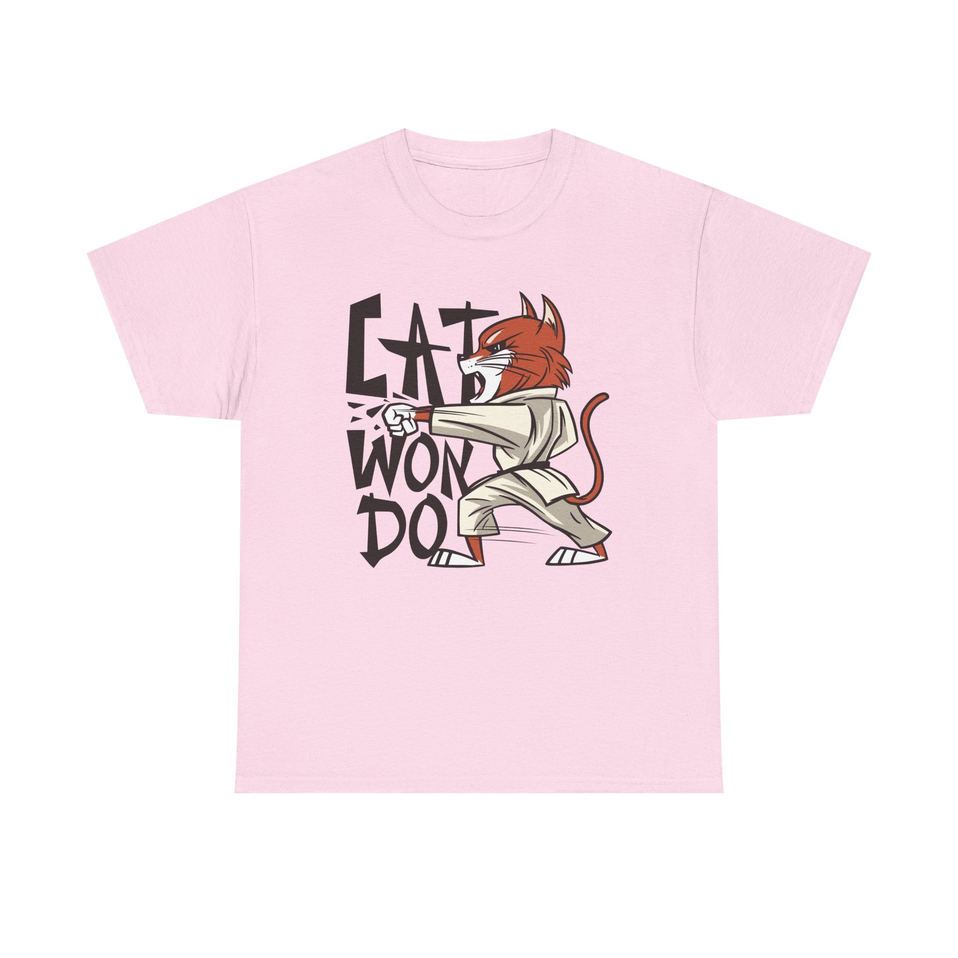 Hellpinker Stoff mit ausdrucksstarker Karate-Katze im Comicstil – „Cat Won Do“ bringt martialischen Witz auf den Punkt. Verspieltes T-Shirt für Anime-Fans, Katzenliebhaberinnen und starke Persönlichkeiten.