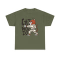 Militärgrünes Shirt mit starker Comic-Katze in Kampfhaltung – „Cat Won Do“ sorgt für den ultimativen Humor-Kick. Ideal für sportliche Katzenfans und alle mit Sinn für Martial-Arts-Parodien.