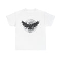 Weißes T Shirt mit schwarzem Raben vor grauem Vollmond. Mystisches Design inspiriert von The Crow.