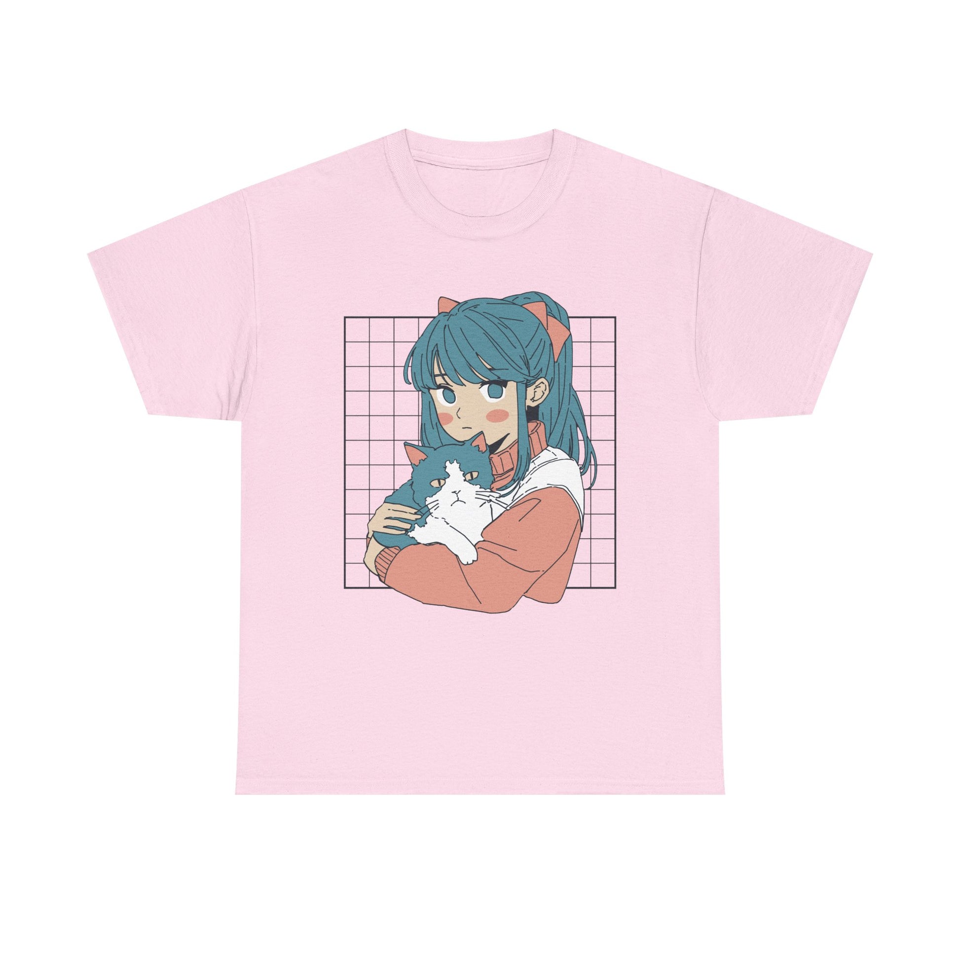 Hellrosa T-Shirt mit süßem Anime-Stil: Mädchen mit blauer Katze vor Rasterhintergrund – soft, verspielt und ein Muss für alle, die rosa & Japan-Ästhetik lieben.