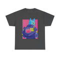 Dunkelgraues T-Shirt mit leuchtender Cyber-Katze im Techwear-Style – Pink und Neon-Gelb auf dunklem Grund, auffälliges Design für Retro-Tech-Fans.