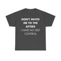 Dunkelgraues Unisex T-Shirt mit Front-Print und dem Spruch „Don’t invite me to the afters. I have no self control“