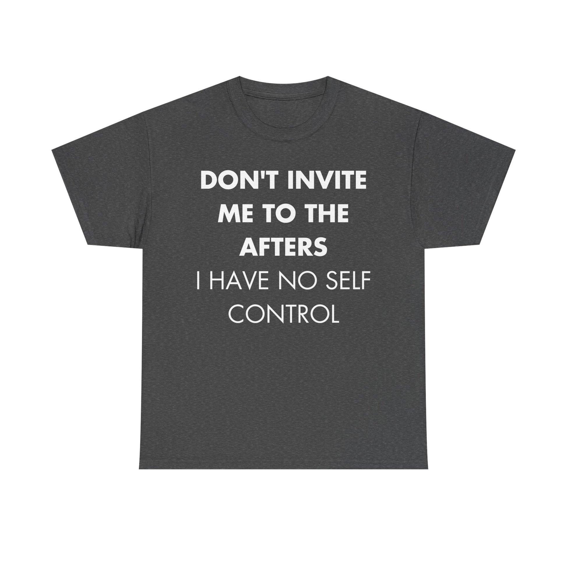 Dunkelgraues Unisex T-Shirt mit Front-Print und dem Spruch „Don’t invite me to the afters. I have no self control“