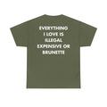 Militärgrünes Unisex T-Shirt mit Back-Print „Everything I love is illegal, expensive or brunette“