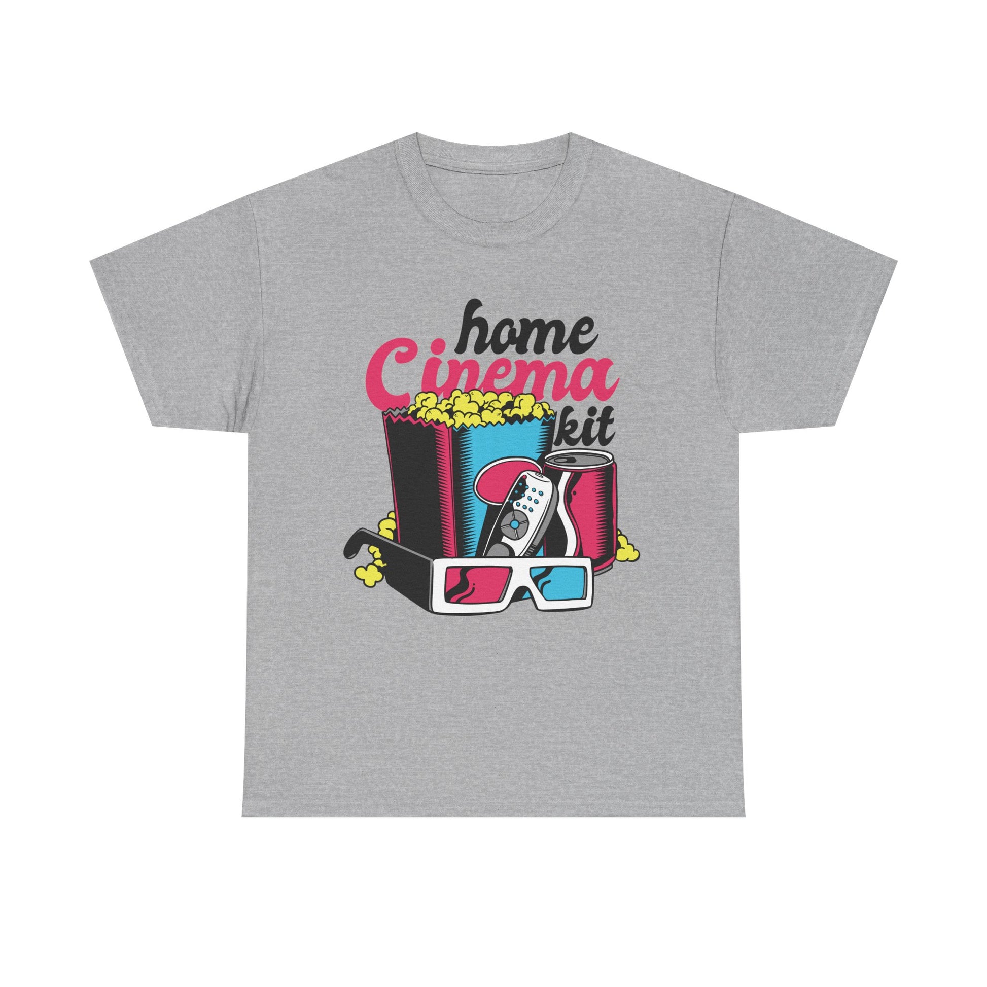 Graues Shirt mit Retro-Vibe: Der Print zeigt ein komplettes Heimkino-Set in kräftigen Farben – Popcorn, Cola, 3D-Brille und Fernbedienung inklusive.