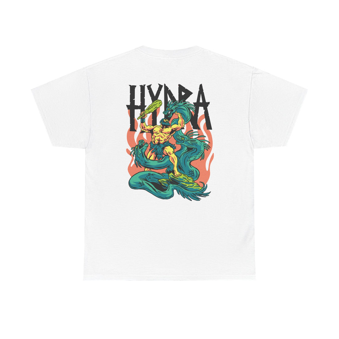 Weißes T-Shirt mit Comic-Motiv eines muskulösen Kämpfers im Kampf mit einem vielköpfigen Schlangendrachen, umgeben von Flammen