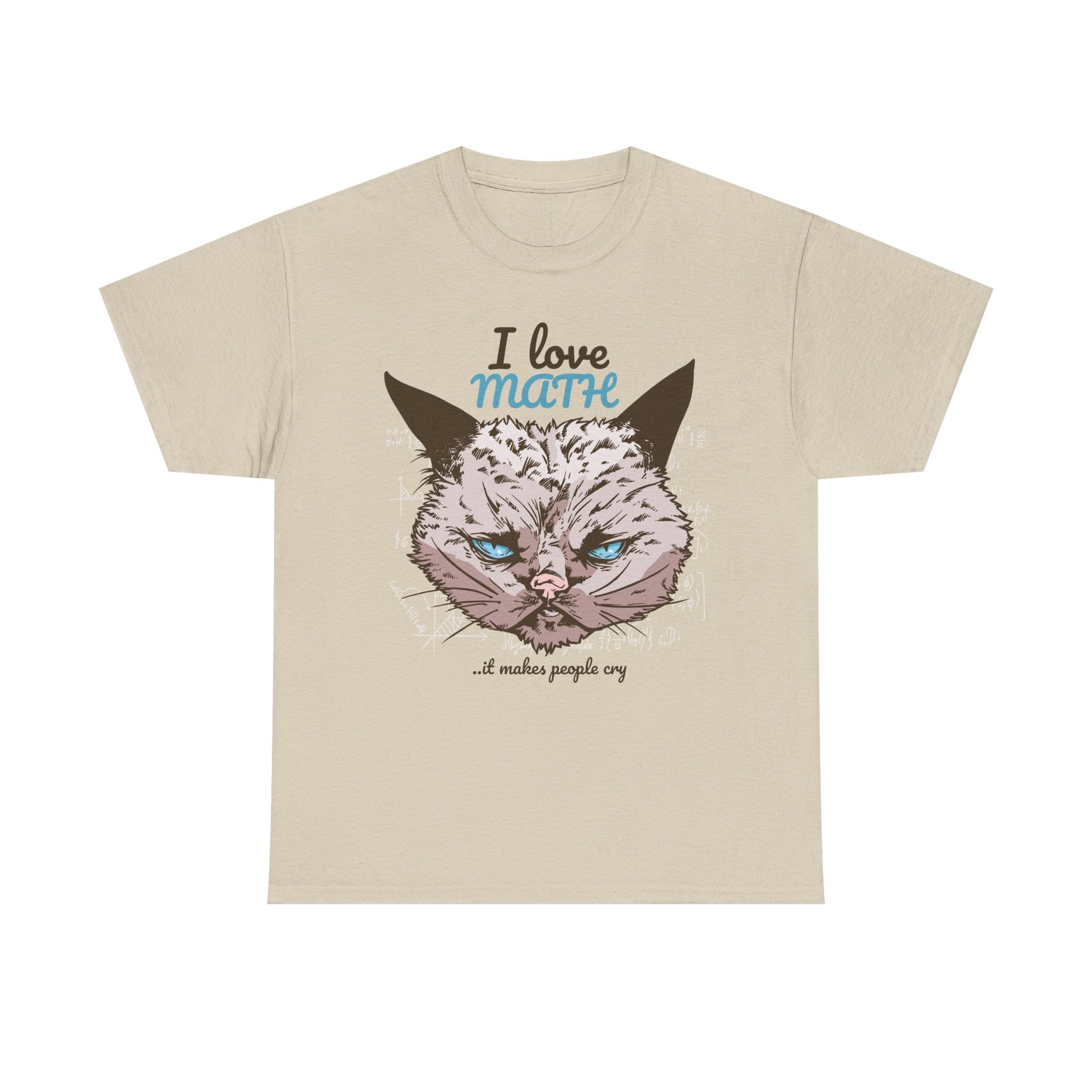 Sandfarbenes T-Shirt mit ironischem Design: Der griesgrämige Kopf einer Comic-Katze mit der Aufschrift „I love MATH – it makes people cry“. Sarkasmus pur – perfekt für Schule, Uni oder Lehrerzimmer.