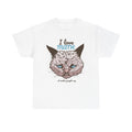 Weißes T-Shirt mit Frontprint: Der wütende Kopf einer grau-braunen Cartoon-Katze mit stechend blauen Augen. Darüber steht: „I love MATH“ – darunter: „…it makes people cry“. Ein nerdiges, sarkastisches Statement-Shirt für Mathe-Fans mit Galgenhumor.