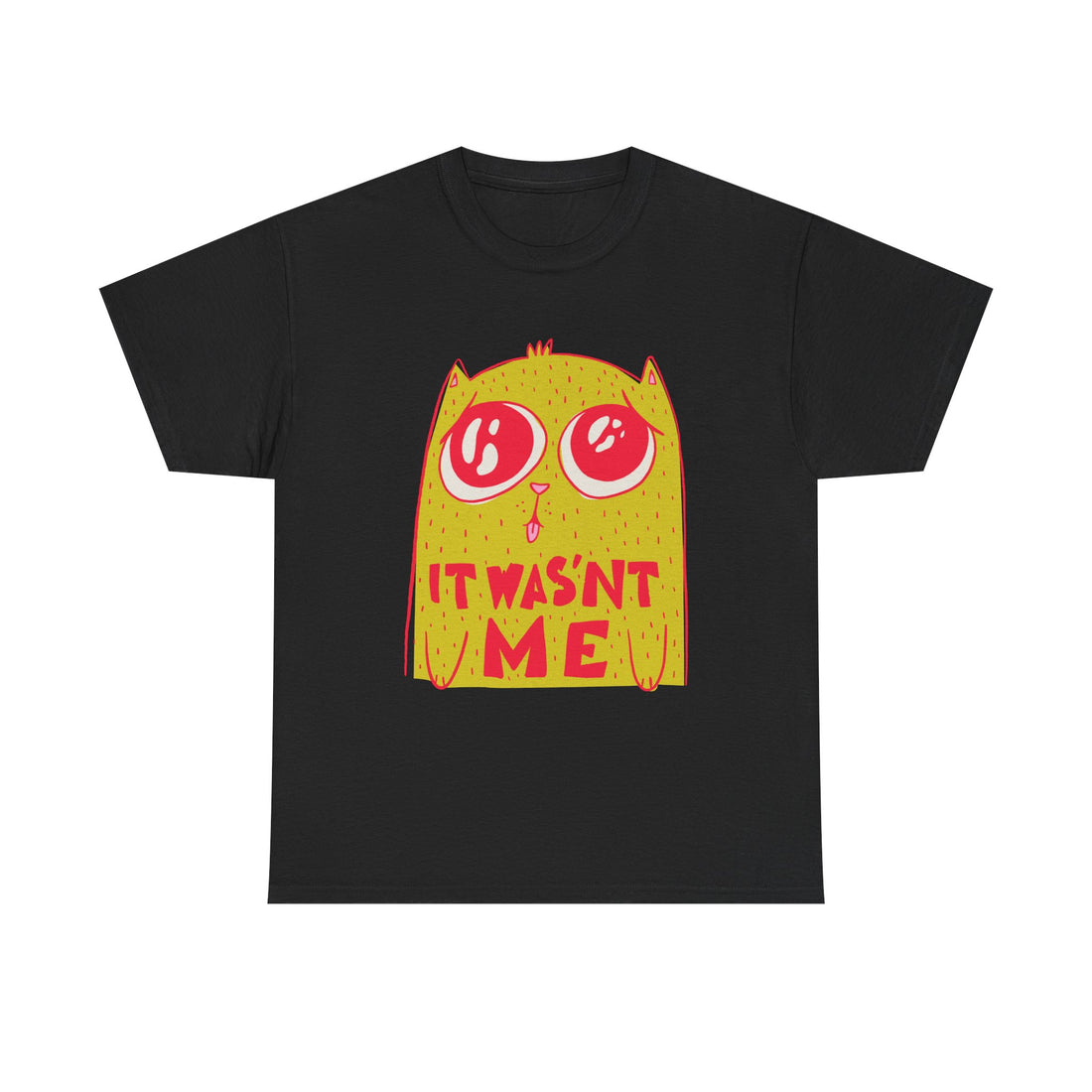 Schwarzes T-Shirt mit niedlichem gelbem Katzen-Comic und großen roten Augen – Text „It Wasn’t Me“ in humorvoller Typografie.