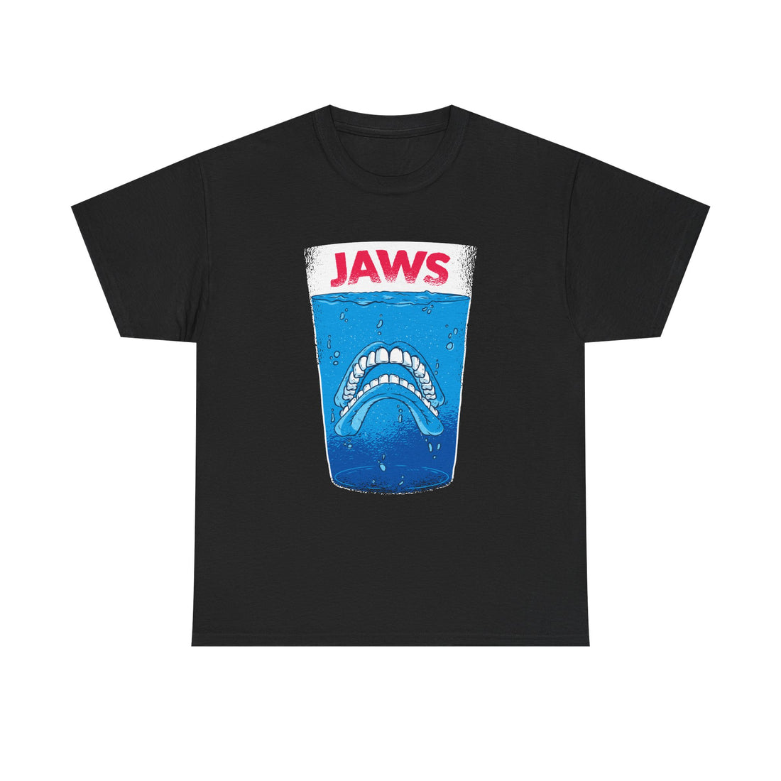 Schwarzes T Shirt mit Parodie-Design eines zahnlosen Hais in einem Wasserglas. Das Frontmotiv spielt augenzwinkernd auf den Film Der weiße Hai (Jaws) an.