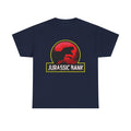 Marineblaues Unisex T Shirt mit Frontmotiv eines Dinosauriers im ikonischen Rundlogo. Das Design ist eine humorvolle Parodie auf Jurassic Park.