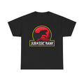 Schwarzes Unisex T Shirt mit Parodie-Design eines Dinosauriers im Logo-Stil. Das Motiv erinnert visuell an Jurassic Park und kombiniert Dino-Action mit Banking-Humor.