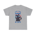 Graues Shirt mit Anime-inspirierter Katze, niedlichem Schriftzug „Just a girl who loves anime & cats“ – moderner Style für Nerd-Girls.