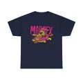 Marineblaues T Shirt mit knalligem Comicdruck: Ein grüner T-Rex rast in einem pinken Auto. Text: MADREX in großen Lettern.
