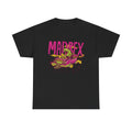 Schwarzes T Shirt mit greller MADREX Grafik. Ein grüner T-Rex fährt ein pinkes Muscle-Car, das Rauch und Flammen erzeugt. Text: MADREX.