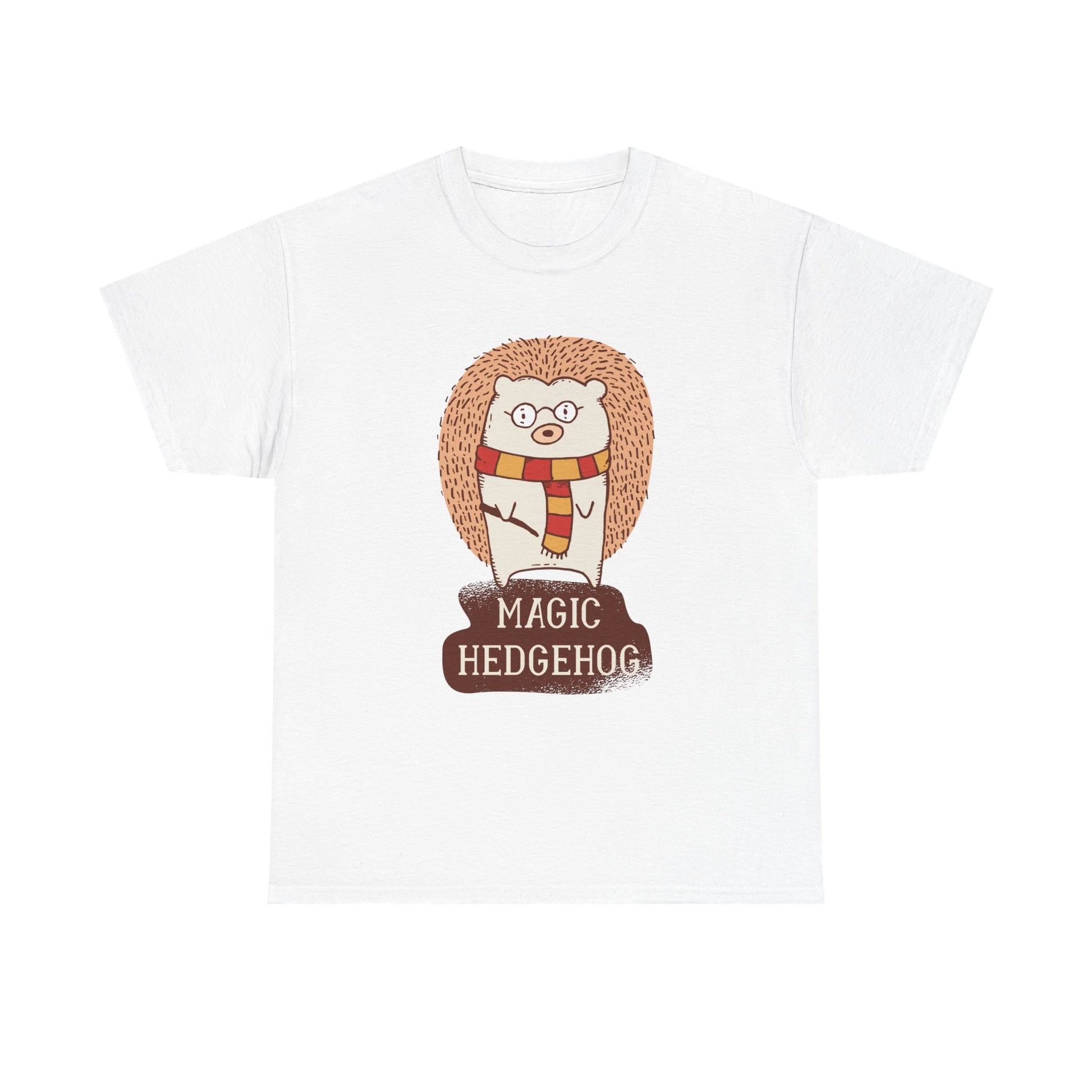 Weißes Unisex T Shirt mit lustigem Igel als Frontprint. Der Look mit Brille und Schal erinnert an Harry Potter Charaktere und stammt aus der Film Parodie Zone.
