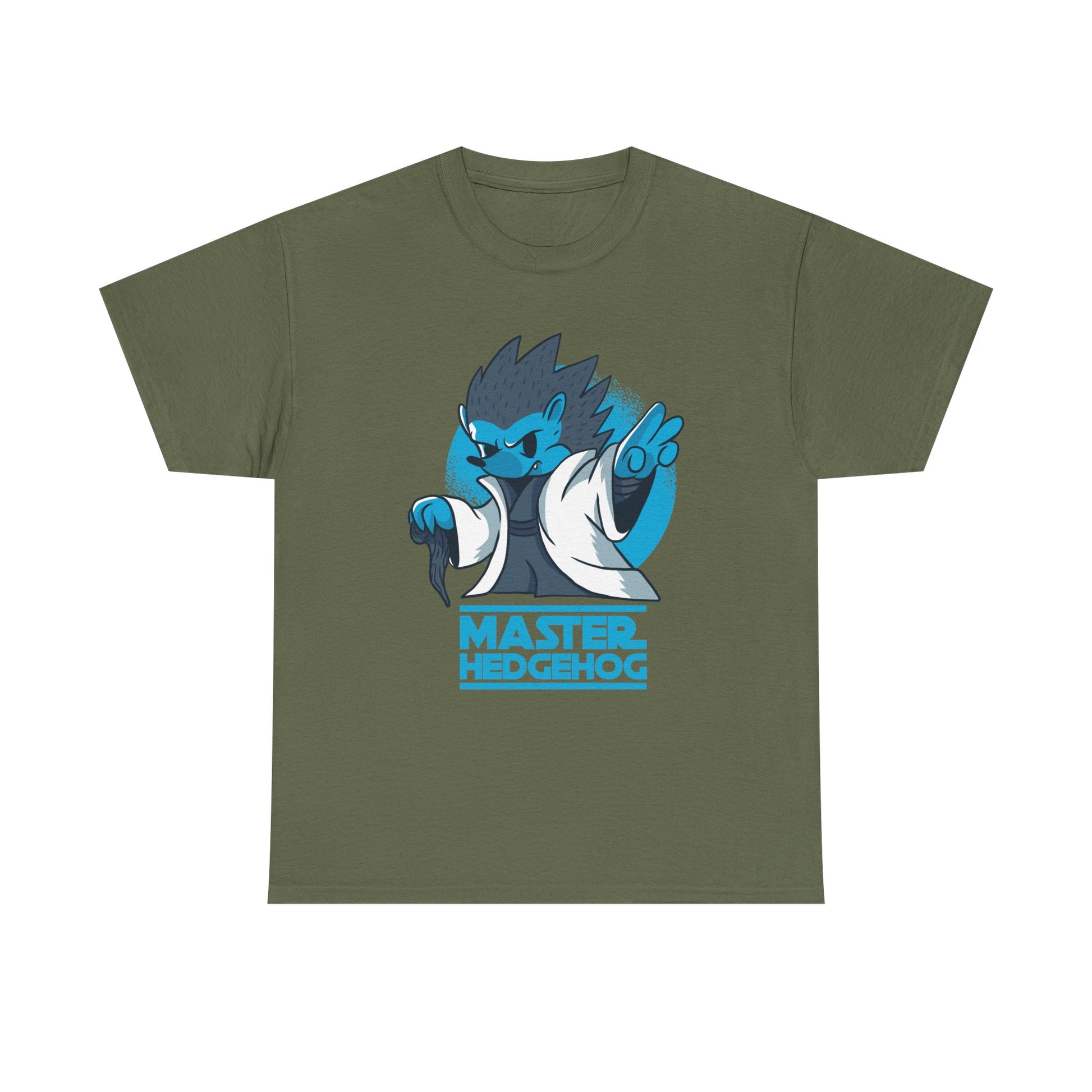 Militärgrünes T Shirt mit Igel als Frontmotiv im Jedi-Stil. Das humorvolle Design zitiert Star Wars mit energischer Pose und Sci-Fi Kleidung.
