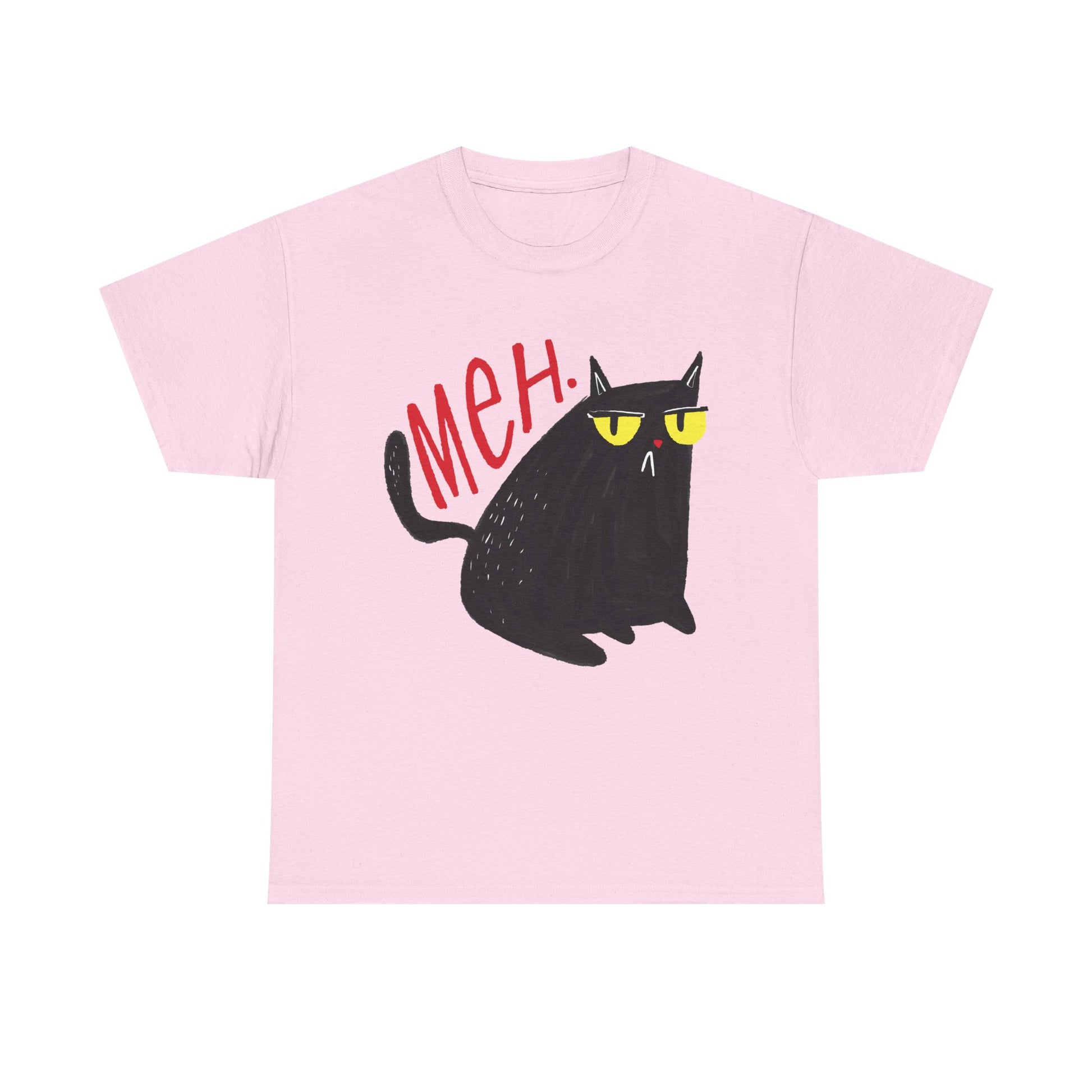 Hellpinkes T-Shirt mit kontrastreichem Comicdruck: Eine schwarze Katze mit lethargischem Blick sitzt unter dem handgezeichneten Text „MEH“. Ironisch, süß und ein bisschen genervt – einfach relatable.