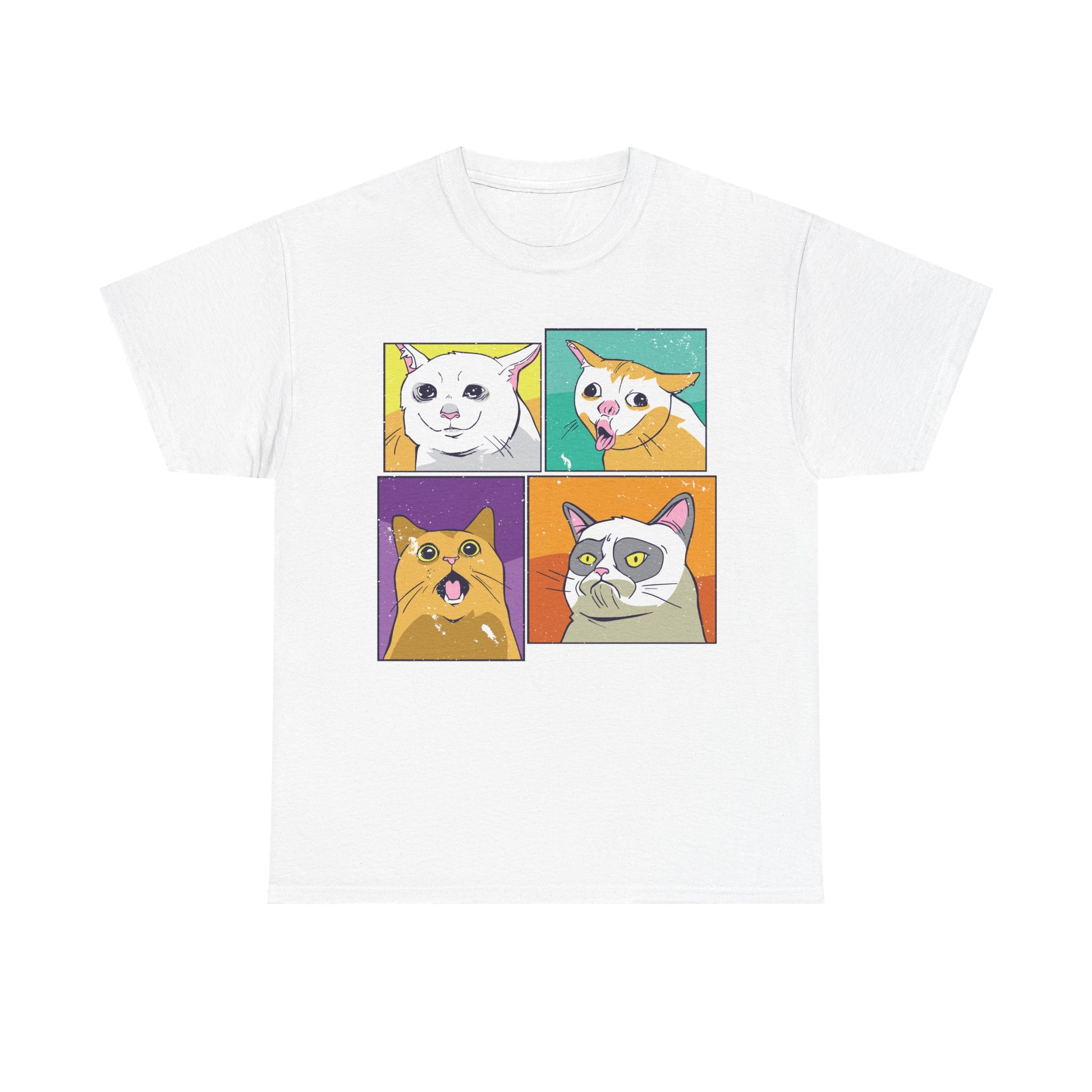Weißes T-Shirt mit vier illustrierten Meme-Cats in farbigen Rahmen – inspiriert von viralen Reaktionen. Ausdrucksstarke Gesichter auf Retro-Pop-Hintergrund – stylisch und lustig.