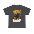 Dunkelgraues T-Shirt mit Frontdesign einer riesigen Kaiju-Katze. Umgeben von Rauch, Feuer und japanischen Schriftzeichen. Ein Blickfang für Kaiju-Fans und Streetstyle-Lovers.