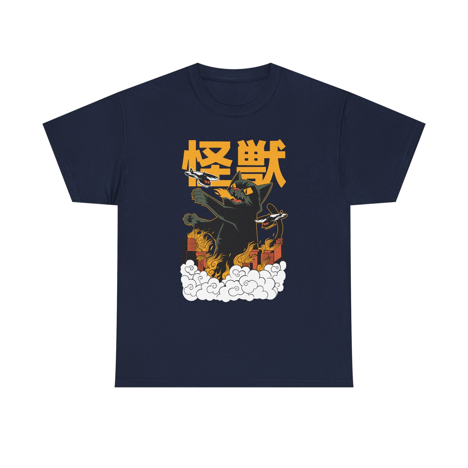 Marineblaues T-Shirt mit Meowzilla Frontprint: Eine mutierte Riesenkatze attackiert eine brennende Stadt, während Flugzeuge sie angreifen. Japanische Zeichen für „Monster“ (Kaiju) im klassischen Kaiju-Filmposter-Look darüber.