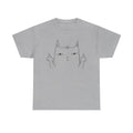 Graues T-Shirt mit provokantem Frontmotiv: Eine unbeeindruckt blickende Katze hebt beide Mittelfinger – gezeichnet im schlichten, satirischen Stil. Für rebellische Typen mit Humor.