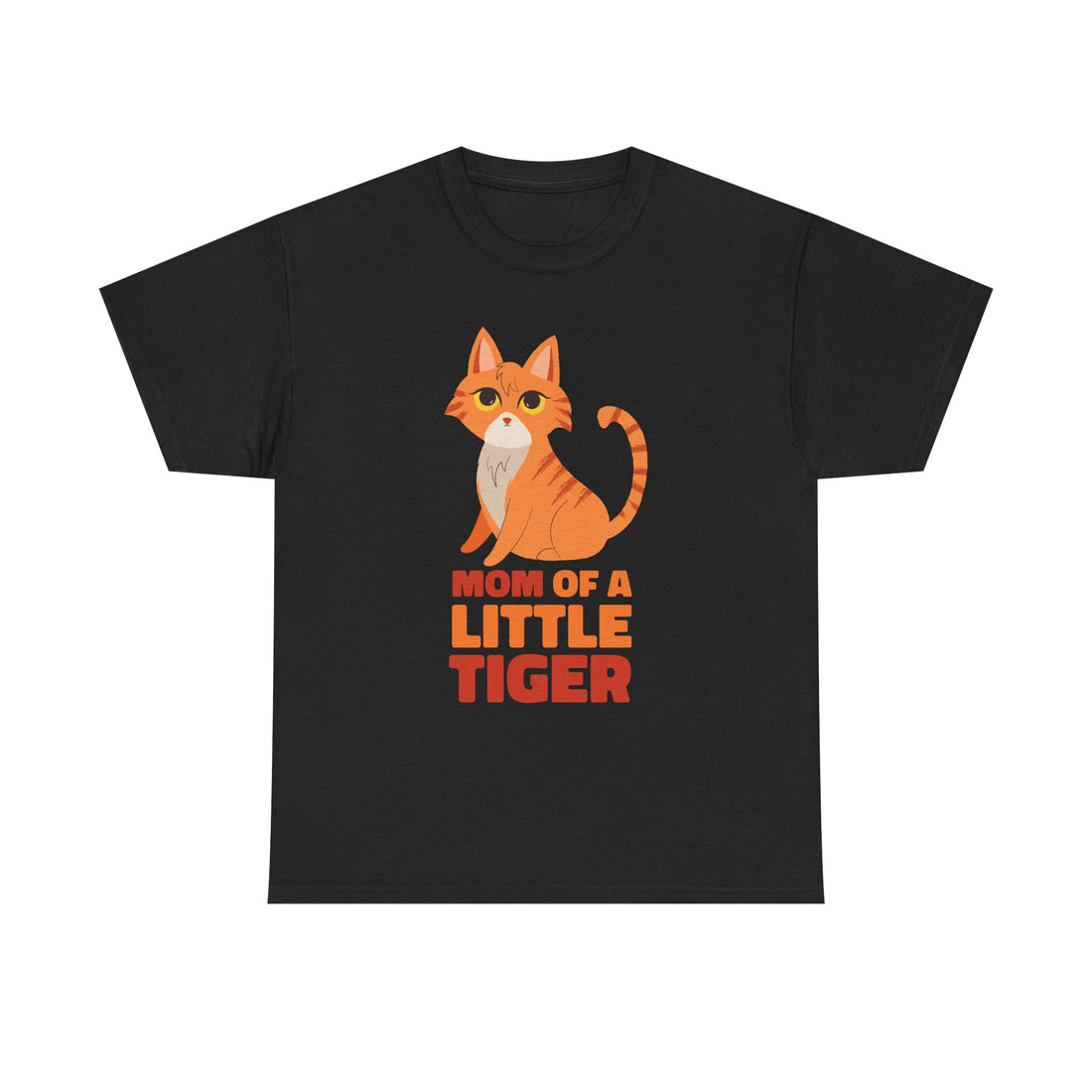 Schwarzes T-Shirt mit liebevollem Motiv: Eine orangefarbene Katze mit weißen Details sitzt über dem Text „Mom of a Little Tiger“ in kräftigem Rot und Orange. Perfekt für stolze Katzenmamas, die ihre Stubentiger feiern.