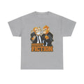 Graues Unisex T‑Shirt mit humorvollem Affen-Duo im Filmstil von Pulp Fiction. Die Affen tragen Anzüge und halten Pistolen.