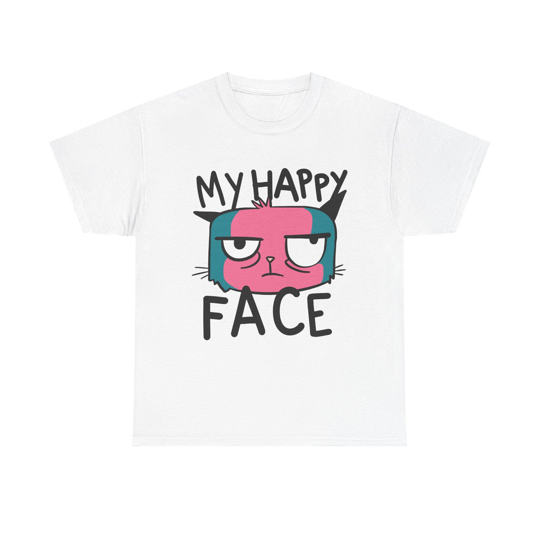 Weißes T-Shirt mit auffälligem Frontdesign: Ein genervt dreinblickender Comic-Kater mit pink-blauem Gesicht und herabhängenden Augen. Darüber steht „MY HAPPY FACE“ – ironisch, sarkastisch und ideal für Miesepeter mit Stil.