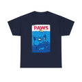 Marineblaues T-Shirt mit Katzenmotiv à la „Jaws“ – eine blaue Katze beobachtet ein Quietscheentchen unter dem Titel „PAWS“ – witziger Katzenhumor.