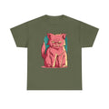 Militärgrünes T-Shirt mit auffälligem Print einer pinken, griesgrämigen Katze im Comicstil – markant und frech.