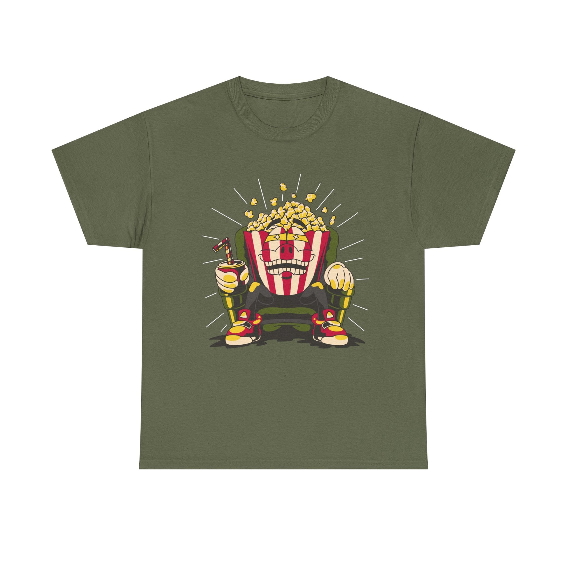 Militärgrünes T Shirt mit spaßigem Kino Design. Eine lebendige Popcorn Figur sitzt auf einem Sessel mit Cola Becher. Ideal für Filmfreunde.