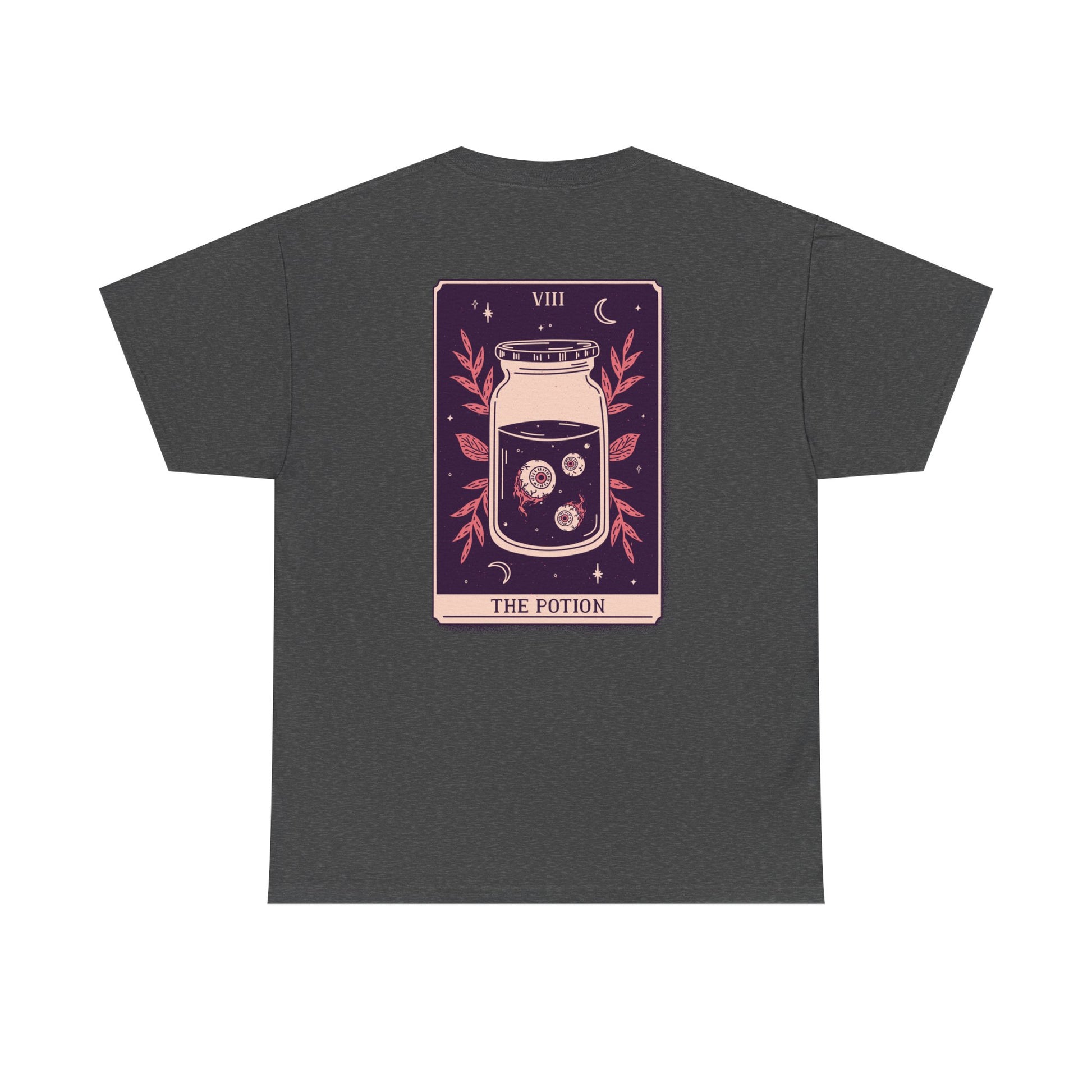 Dunkelgraues T-Shirt mit geheimnisvollem Tarotkarten-Motiv: Ein Glas mit Zaubertrank, Blütenaugen und magischen Blättern inmitten eines kosmischen Rahmens.