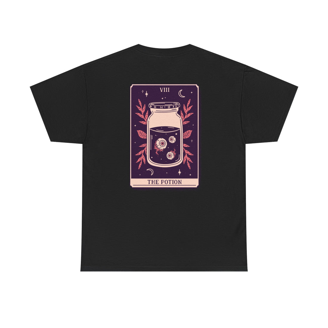 Schwarzes T-Shirt mit Rückendruck einer Tarotkarte: Ein Glas mit magischer Flüssigkeit und schwebenden Augenpflanzen, umgeben von Monden und Blättern.