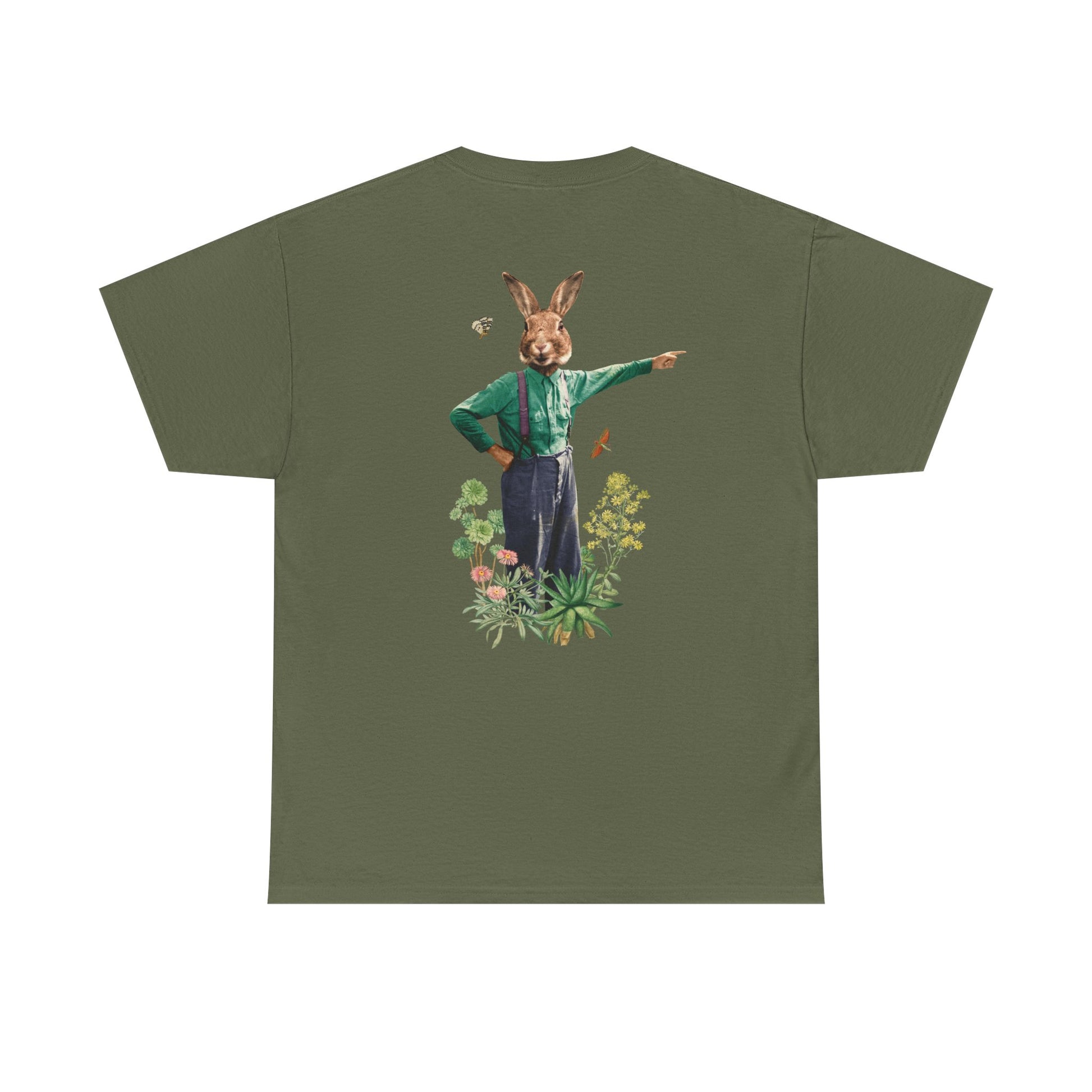 Militärgrünes T-Shirt mit Back Print einer Animal-Human-Collage mit Hasen-Gärtner-Motiv