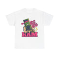 Weißes T Shirt mit bunter Illustration einer RAM Speicherkarte als muskulöser Kämpfer mit Gewehr. Auffälliger RAM Schriftzug in Pink. Filmische Anspielung auf Rambo.