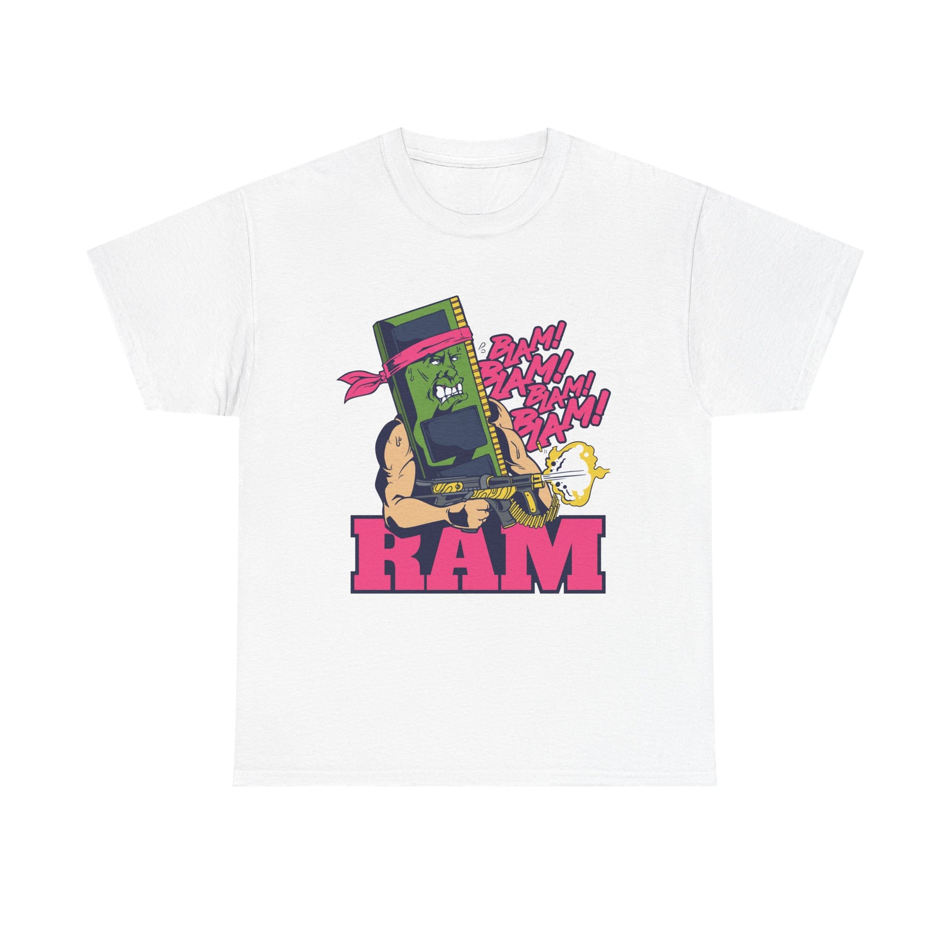 Weißes T Shirt mit bunter Illustration einer RAM Speicherkarte als muskulöser Kämpfer mit Gewehr. Auffälliger RAM Schriftzug in Pink. Filmische Anspielung auf Rambo.