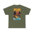 Militärgrünes T-Shirt mit farbenfrohem Kaiju-Motiv auf der Rückseite: Rodan im Retro-Comic-Stil mit brennenden Hochhäusern und Wellen.