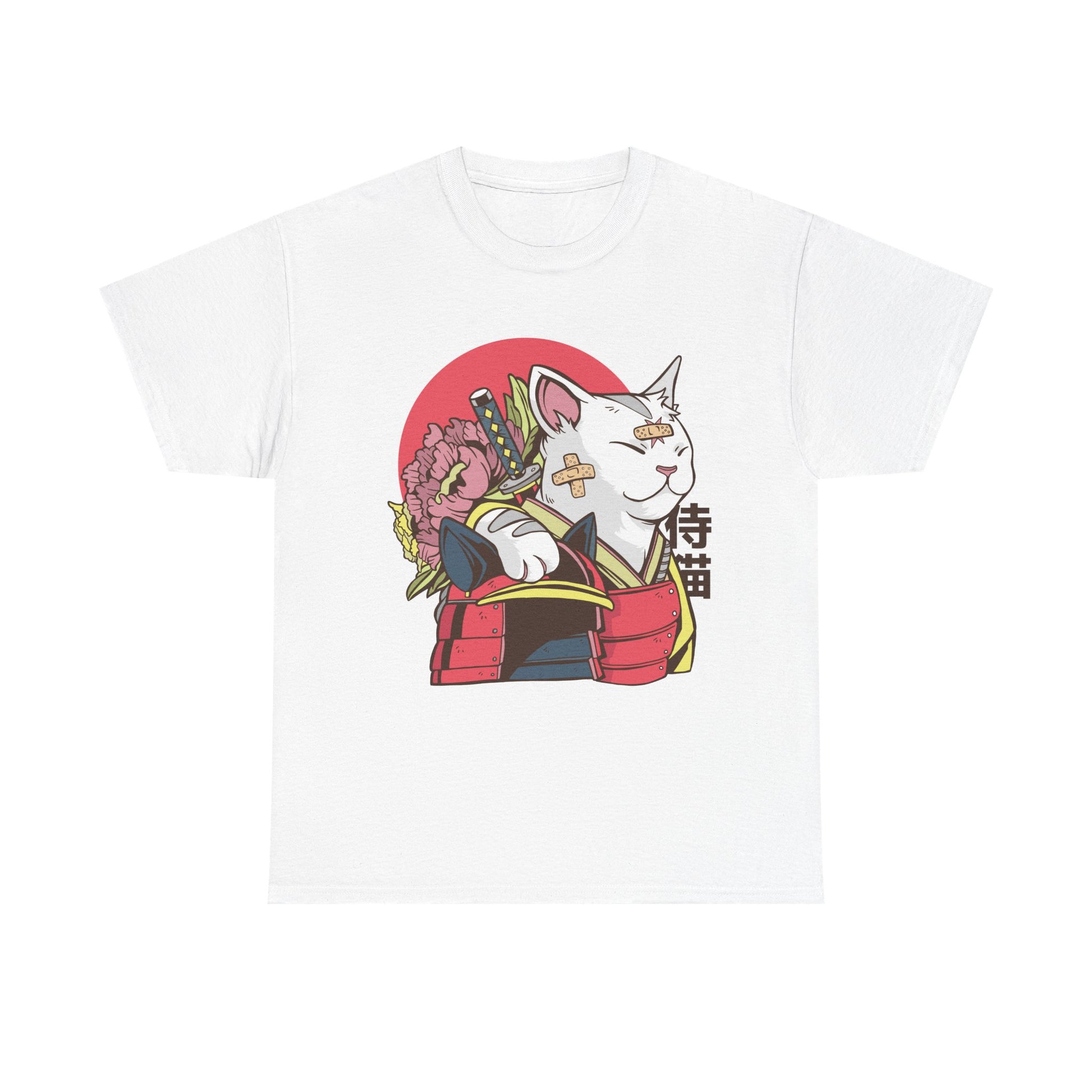 Weißes T-Shirt mit bunter Anime-Grafik einer Samurai-Katze mit Rüstung, Katana und floralen Details – ideal für Japan-Fans.