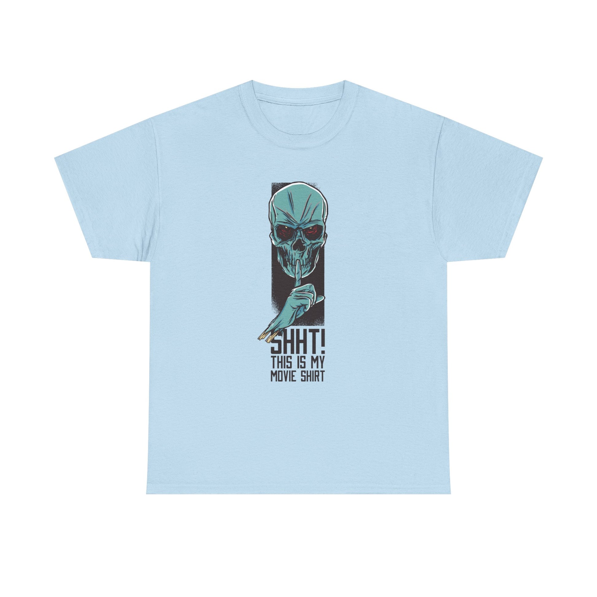 Hellblaues Shirt mit ikonischem Schädel-Print. Eine humorvoll-finsteres Statement für jeden Filmabend mit Störfaktor.