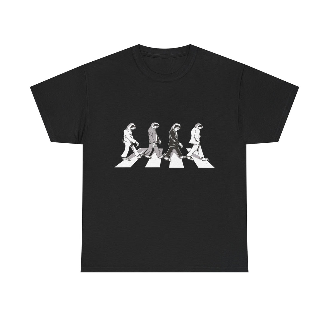 Schwarzes T Shirt mit Frontdesign inspiriert vom Beatles Abbey Road Cover. Vier Faultiere überqueren als Parodie stilisiert den Zebrastreifen in Anzügen.