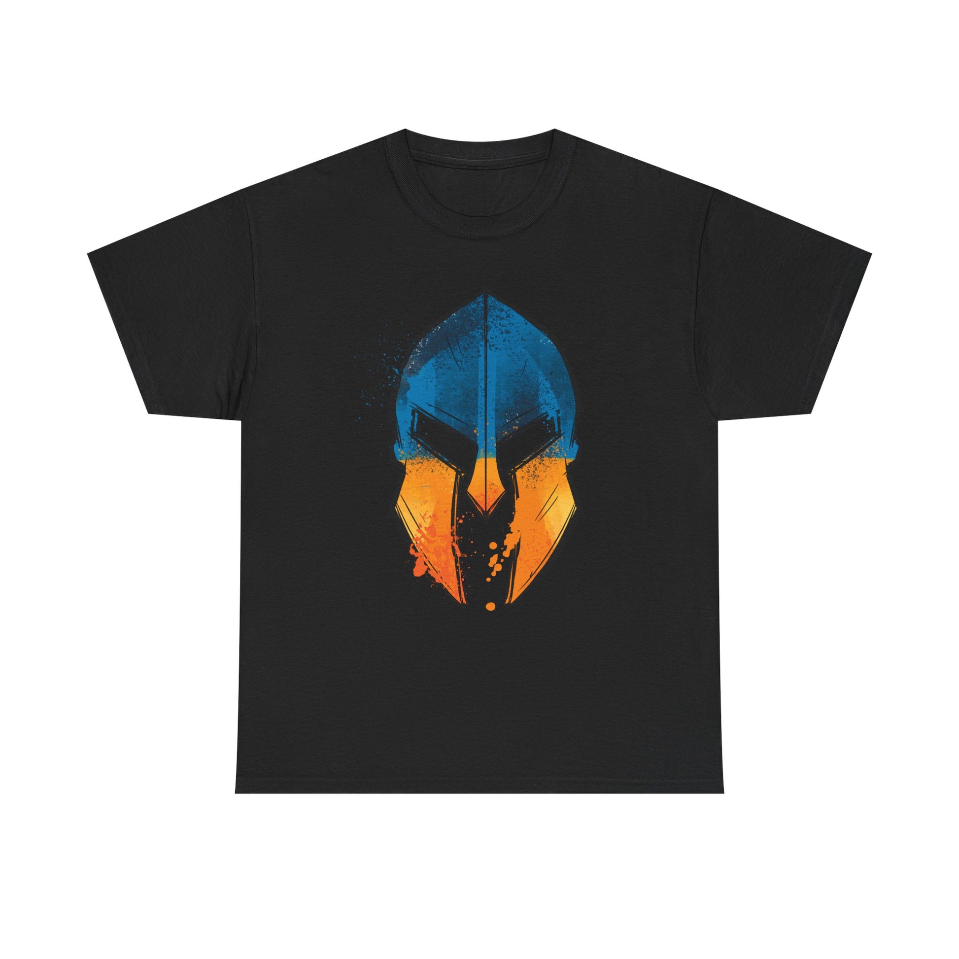 Helm eines spartanischen Kriegers im modernen Farbmix aus Blau und Orange – auf schwarzem Shirt als dynamisches Kunstmotiv inszeniert.