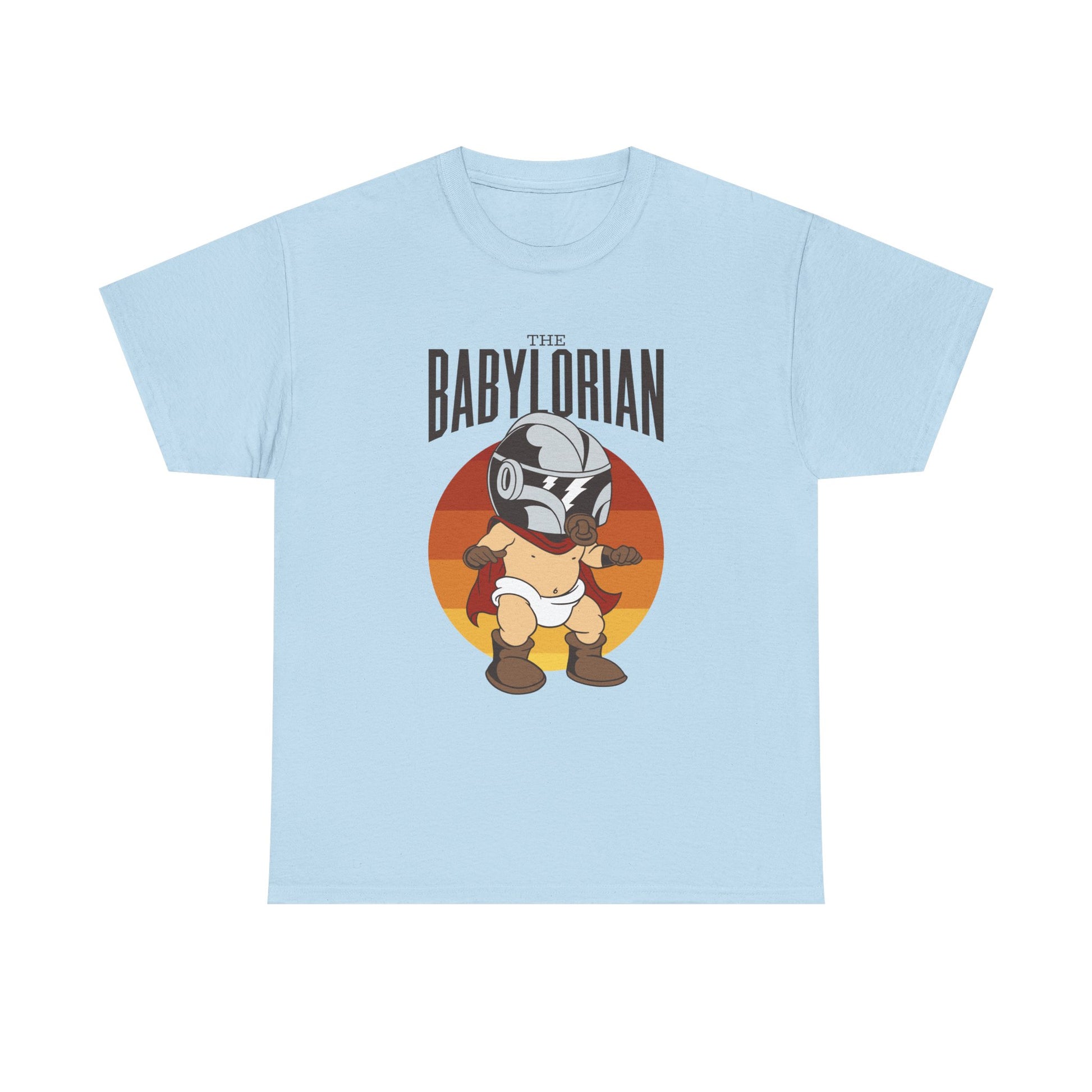 Hellblaues Shirt mit Baby in Mandalorianer-Rüstung. Sci-Fi trifft auf Cuteness – inspiriert von „The Mandalorian“.